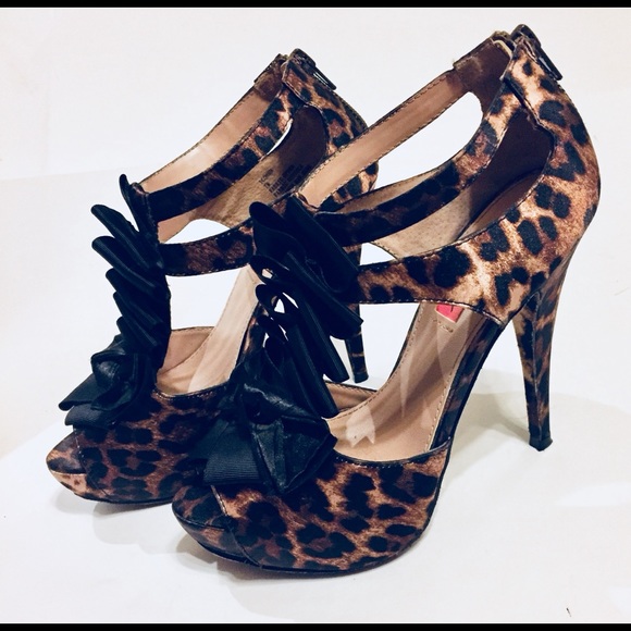 Betsey Johnston Iconn Leopard Print Platform - Picture 5 of 8
